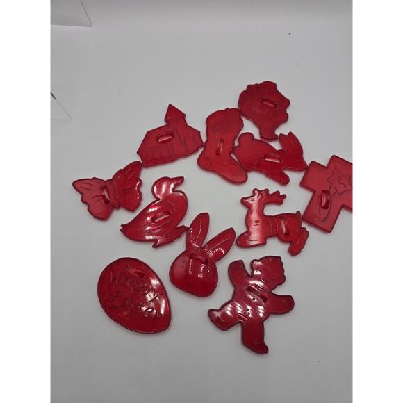 Lot VINTAGE COOKIE CUTTERS ~ Hard Red Plastic ~ HRM ~ USA Christmas Easter - Picture 1 of 3